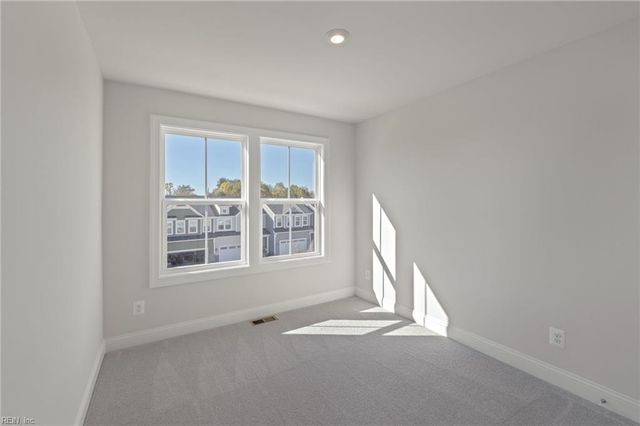 8 Bracewell LN, Yorktown, VA 23692