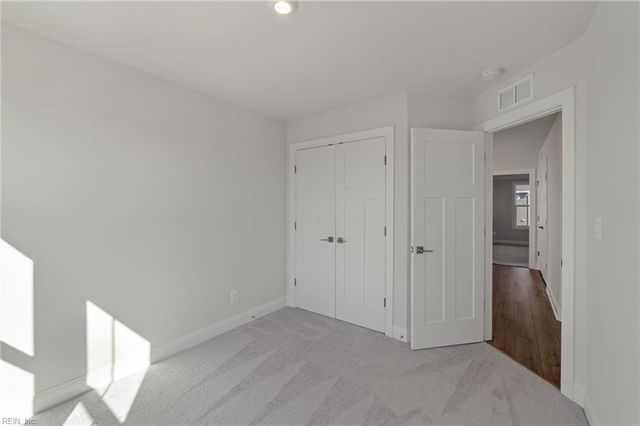 8 Bracewell LN, Yorktown, VA 23692