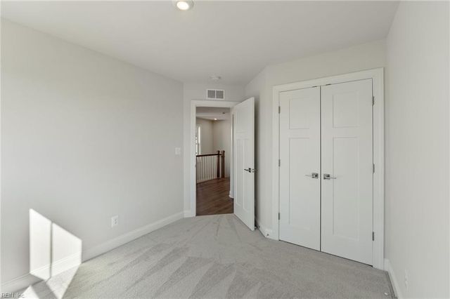 8 Bracewell LN, Yorktown, VA 23692