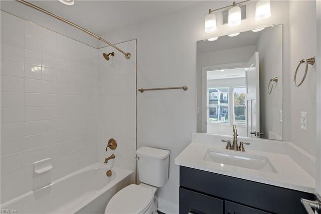 8 Bracewell LN, Yorktown, VA 23692