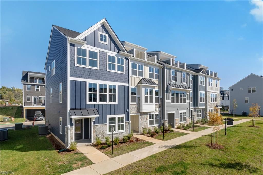 8 Bracewell LN, Yorktown, VA 23692