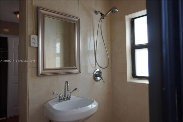 1106 NW 11th Ct 2, Fort Lauderdale, FL 33311