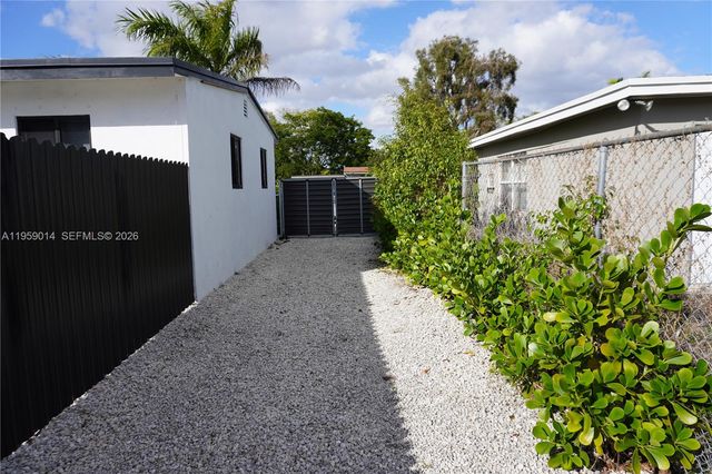 1106 NW 11th Ct 2, Fort Lauderdale, FL 33311