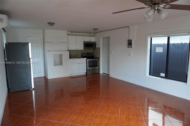 1106 NW 11th Ct 2, Fort Lauderdale, FL 33311
