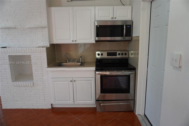 1106 NW 11th Ct 2, Fort Lauderdale, FL 33311