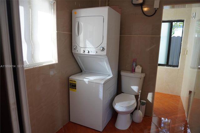 1106 NW 11th Ct 2, Fort Lauderdale, FL 33311