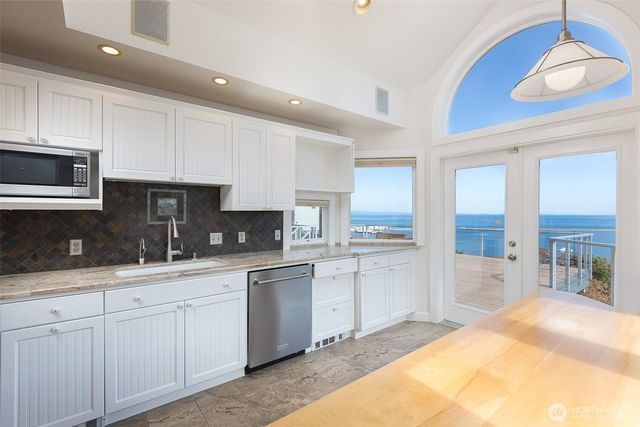 410 S E Street, Port Angeles, WA 98363