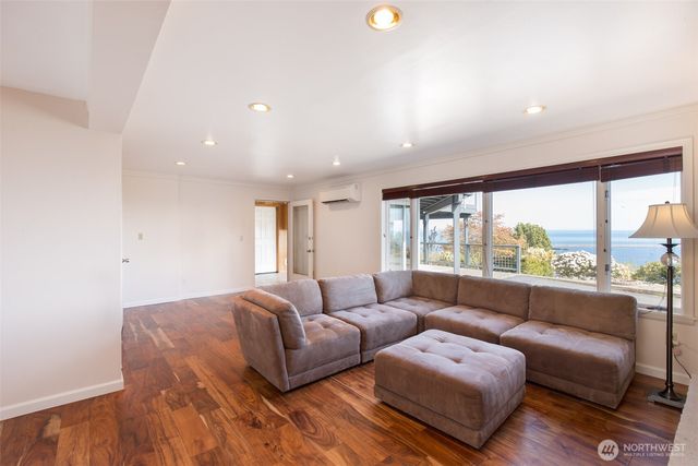 410 S E Street, Port Angeles, WA 98363