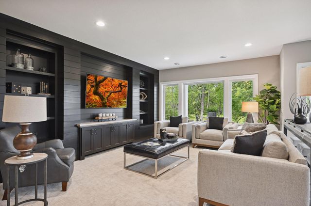 7 Pondview Trail, North Oaks, MN 55127