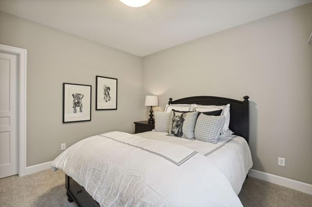 7 Pondview Trail, North Oaks, MN 55127