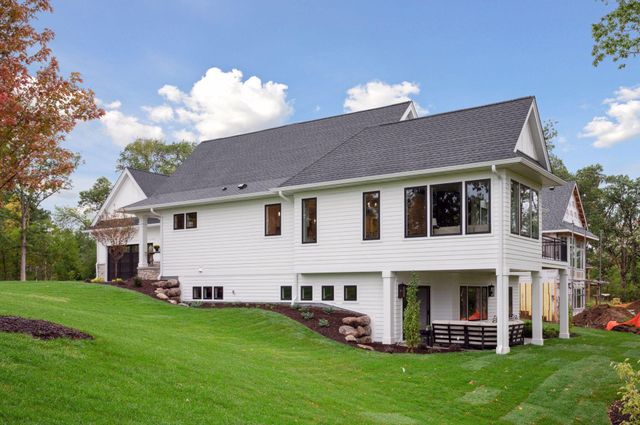 7 Pondview Trail, North Oaks, MN 55127