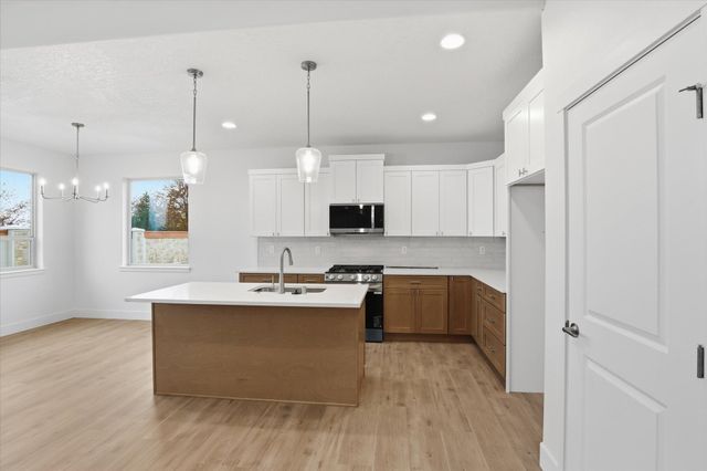 1109 - Unit 22 N Country Club Dr, Deer Park, WA 99006