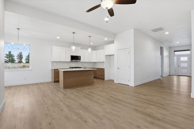 1109 - Unit 22 N Country Club Dr, Deer Park, WA 99006