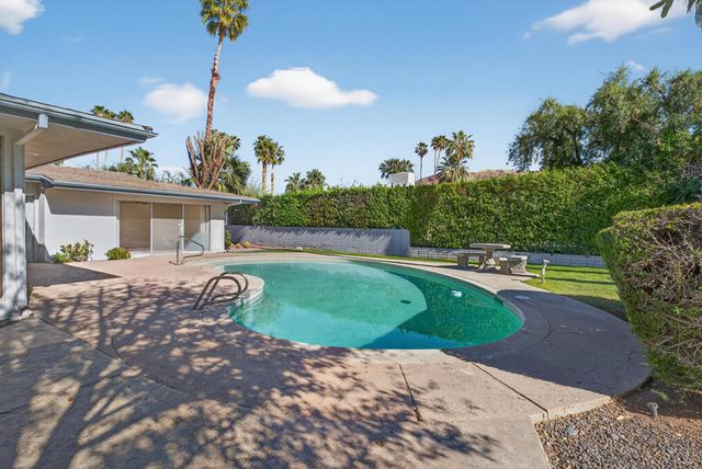 2283 S Alhambra Drive, Palm Springs, CA 92264