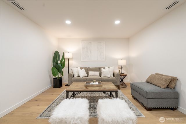 24926 SE Mirrormont Boulevard, Issaquah, WA 98027