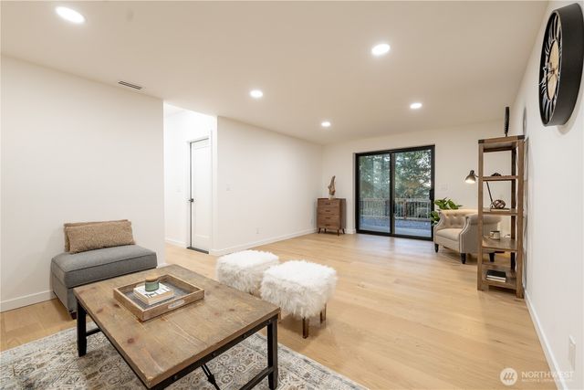 24926 SE Mirrormont Boulevard, Issaquah, WA 98027