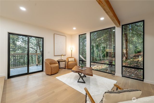 24926 SE Mirrormont Boulevard, Issaquah, WA 98027