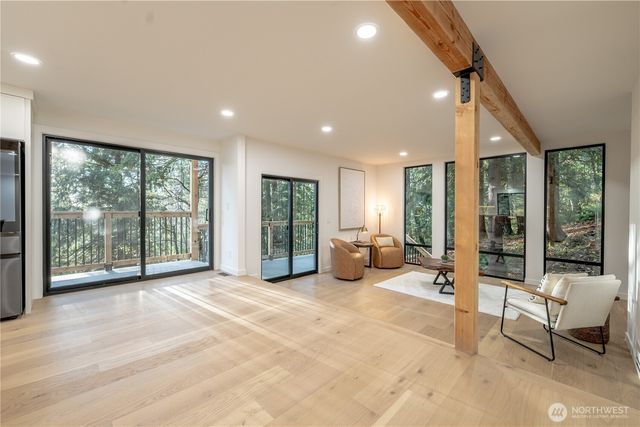 24926 SE Mirrormont Boulevard, Issaquah, WA 98027