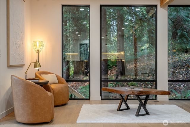 24926 SE Mirrormont Boulevard, Issaquah, WA 98027