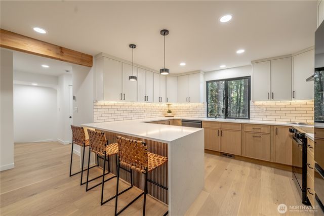 24926 SE Mirrormont Boulevard, Issaquah, WA 98027