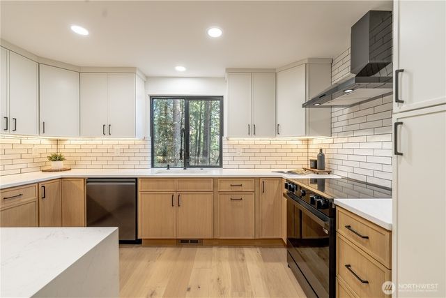 24926 SE Mirrormont Boulevard, Issaquah, WA 98027