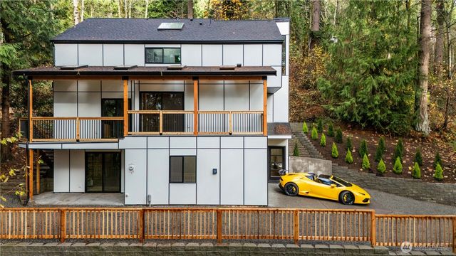 24926 SE Mirrormont Boulevard, Issaquah, WA 98027