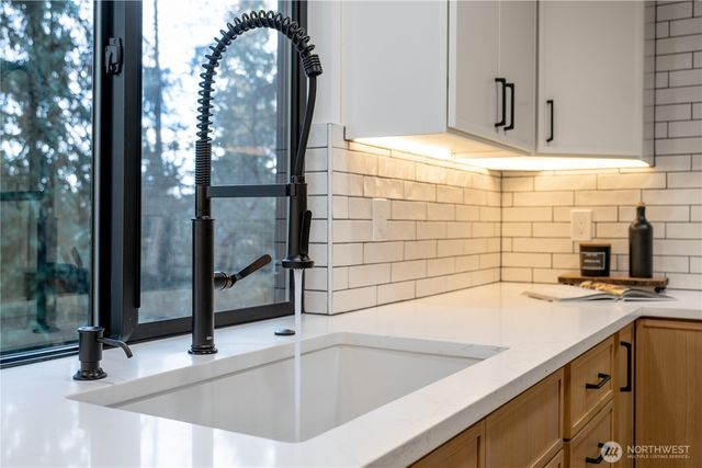 24926 SE Mirrormont Boulevard, Issaquah, WA 98027