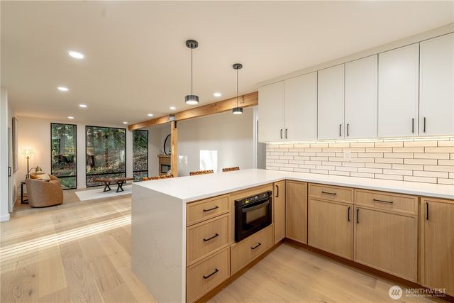 24926 SE Mirrormont Boulevard, Issaquah, WA 98027