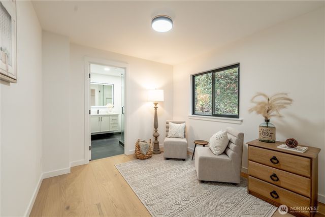 24926 SE Mirrormont Boulevard, Issaquah, WA 98027