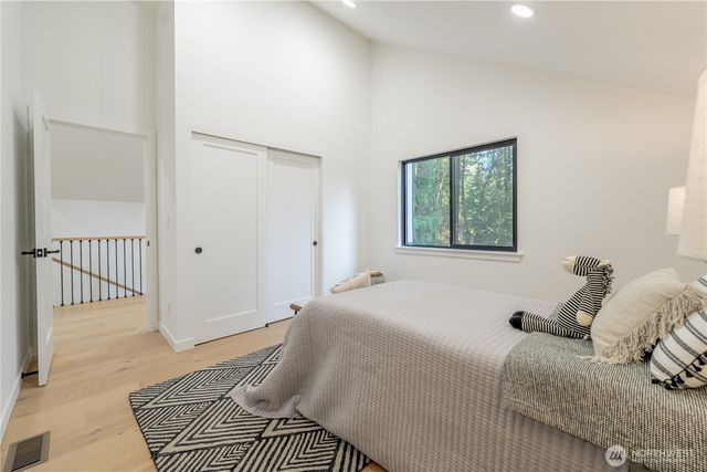 24926 SE Mirrormont Boulevard, Issaquah, WA 98027