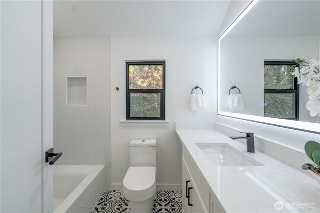 24926 SE Mirrormont Boulevard, Issaquah, WA 98027