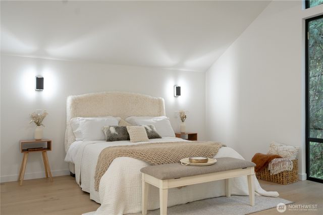 24926 SE Mirrormont Boulevard, Issaquah, WA 98027