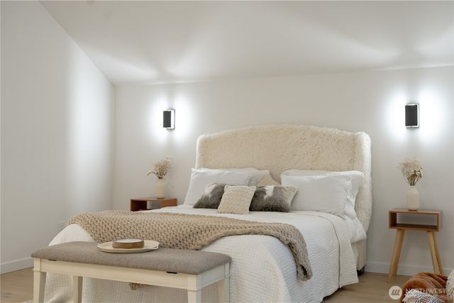 24926 SE Mirrormont Boulevard, Issaquah, WA 98027