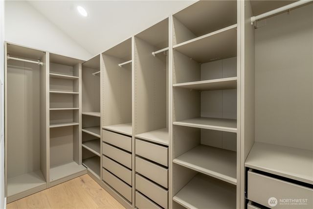 24926 SE Mirrormont Boulevard, Issaquah, WA 98027