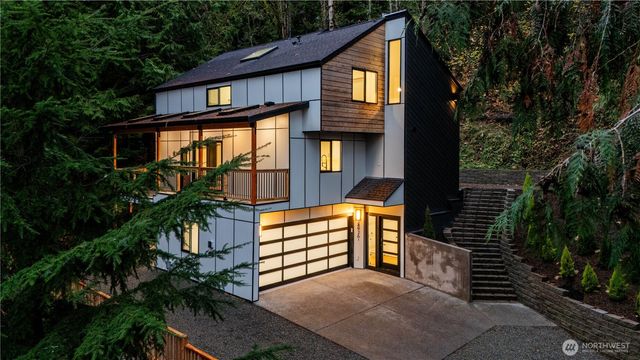 24926 SE Mirrormont Boulevard, Issaquah, WA 98027