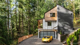 24926 SE Mirrormont Boulevard, Issaquah, WA 98027