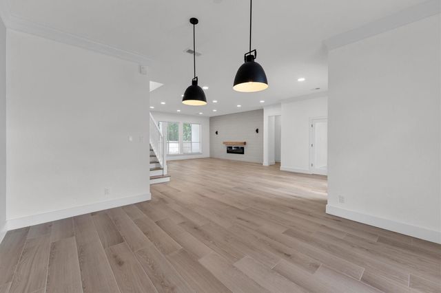 30 E Wedgemere Circle, The Woodlands, TX 77381
