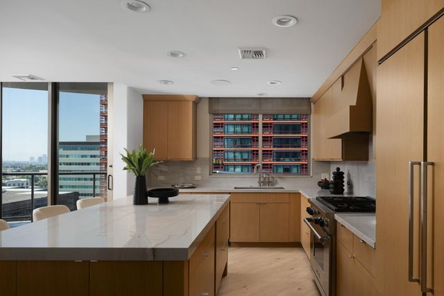 2402 E Esplanade Lane Unit 902, Phoenix, AZ 85016