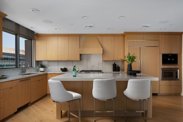 2402 E Esplanade Lane Unit 902, Phoenix, AZ 85016