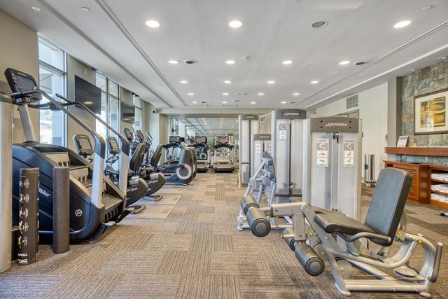 2402 E Esplanade Lane Unit 902, Phoenix, AZ 85016