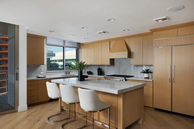 2402 E Esplanade Lane Unit 902, Phoenix, AZ 85016