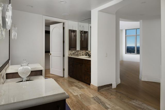2402 E Esplanade Lane Unit 902, Phoenix, AZ 85016