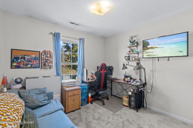 4012 Cedarway Ct, Louisville, KY 40229