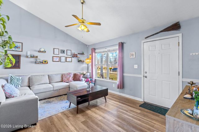 4012 Cedarway Ct, Louisville, KY 40229