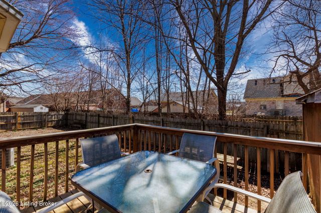 4012 Cedarway Ct, Louisville, KY 40229