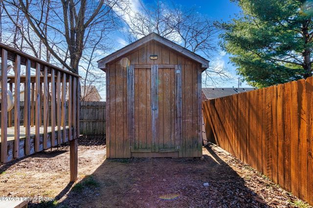 4012 Cedarway Ct, Louisville, KY 40229