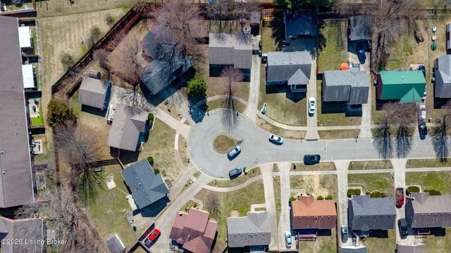 4012 Cedarway Ct, Louisville, KY 40229