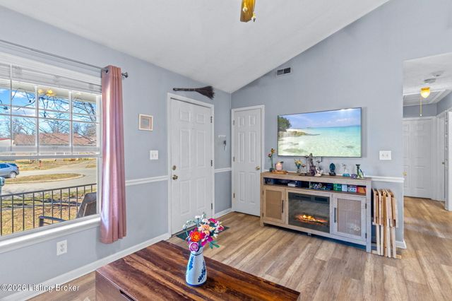 4012 Cedarway Ct, Louisville, KY 40229