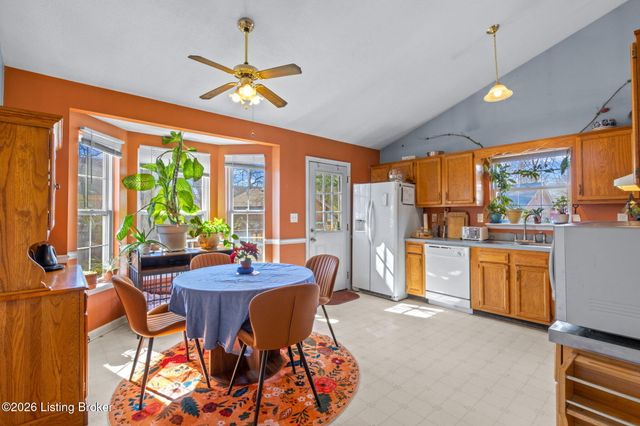 4012 Cedarway Ct, Louisville, KY 40229