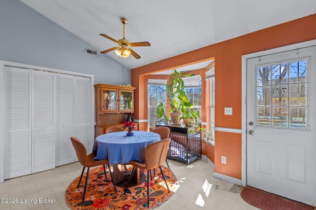 4012 Cedarway Ct, Louisville, KY 40229